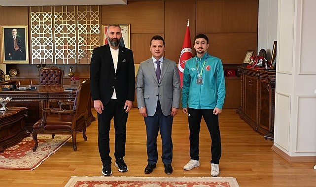 Rektör Topal, dünya ikincisi olan sporcuyu tebrik etti