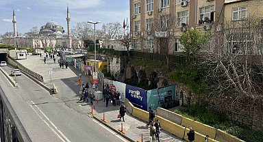 Roma kalıntıları ile modern şehir yaşamı aynı karede