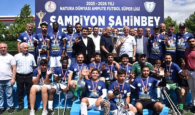 Şahinbey Ampute Futbol Takımı şampiyonluk kupasını kaldırdı