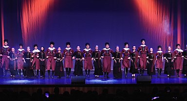 Sahnede Kafkas rüzgarı