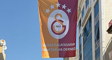 Salihli'de caddelere şampiyon Galatasaray bayrakları asıldı