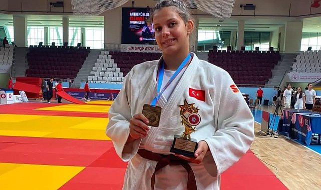 Salihlili Hira Kılkış, Türkiye Şampiyonu oldu