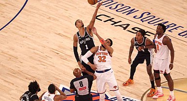 San Antonio Spurs, seride ilk galibiyetini aldı