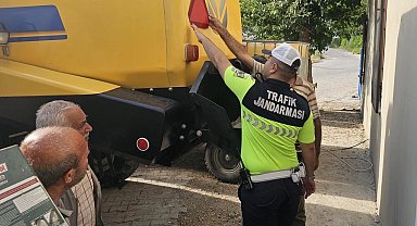 Şanlıurfa Jandarması'ndan hasat sezonunda sıkı trafik mesaisi