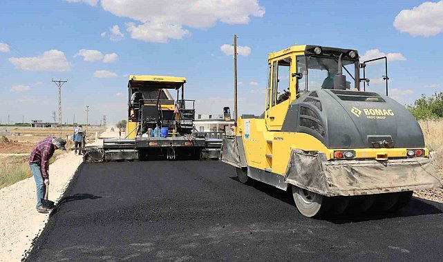 Şanlıurfa'da 14 kilometrelik grup yolunda asfalt seferberliği