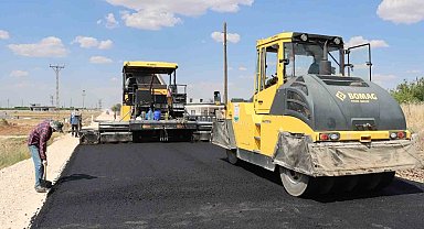 Şanlıurfa'da 14 kilometrelik grup yolunda asfalt seferberliği