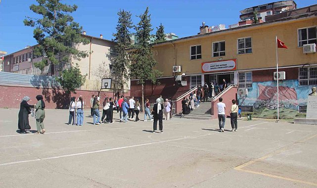 Şanlıurfa'da öğrencilerin YKS heyecanı