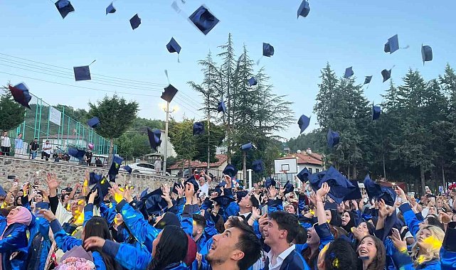 Şaphane MYO'da mezuniyet coşkusu