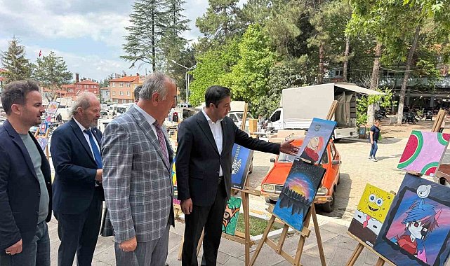 Şaphane'de yılsonu hayır çarşısı ve sergi yoğun ilgi gördü