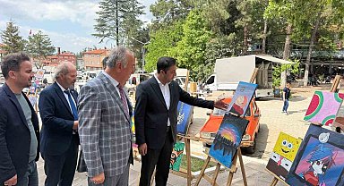 Şaphane'de yılsonu hayır çarşısı ve sergi yoğun ilgi gördü
