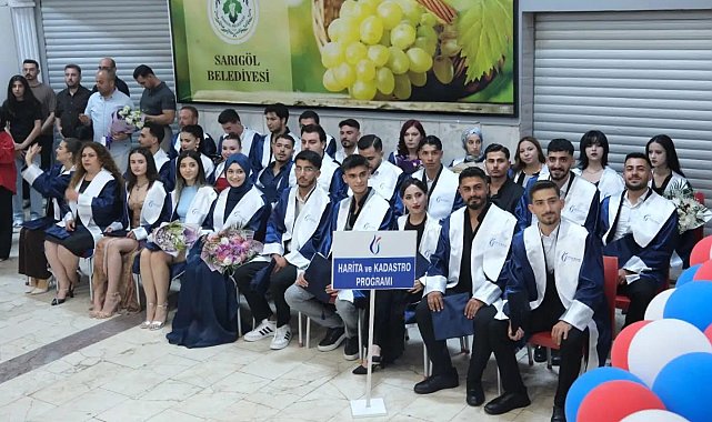 Sarıgöl MYO'da mezuniyet sevinci