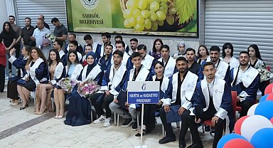 Sarıgöl MYO'da mezuniyet sevinci