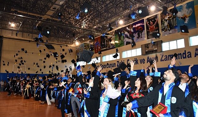 Sarıkamış Spor Bilimleri Fakültesi'nde mezuniyet coşkusu