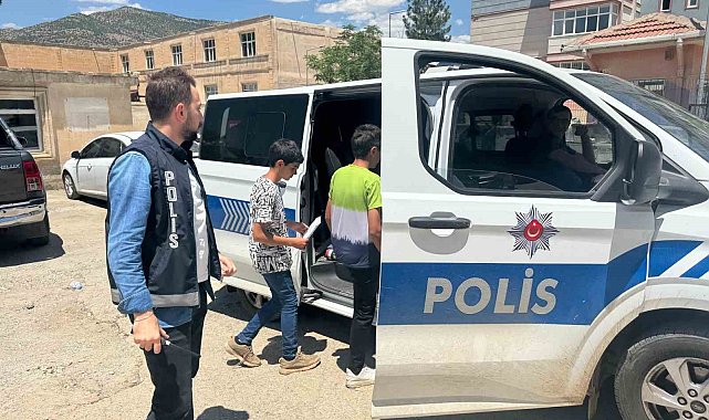 Sason'da LGS'ye yetişemeyen öğrencilerin imdadına polis yetişti