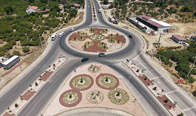 Seferihisar'ın iki büyük kavşağı yenilendi