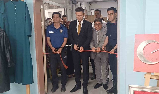 Selendi Halk Eğitim Merkezinin sergisi göz doldurdu