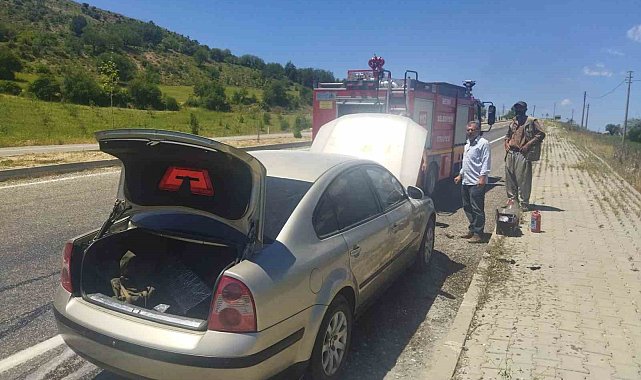 Seyir halindeki otomobil alev aldı