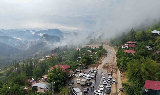 Şiddetli yağış heyelana yol açtı, motosiklet toprak altında kaldı