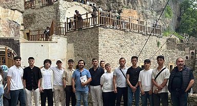 Sıfır atık yarışmasında başarılı olan öğrencilere gezi ödülü