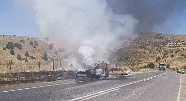 Siirt'te seyir halindeki otomobil alev aldı