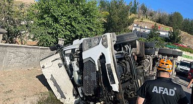 Siirt'te tır ile otomobil çarpıştı: 4 yaralı