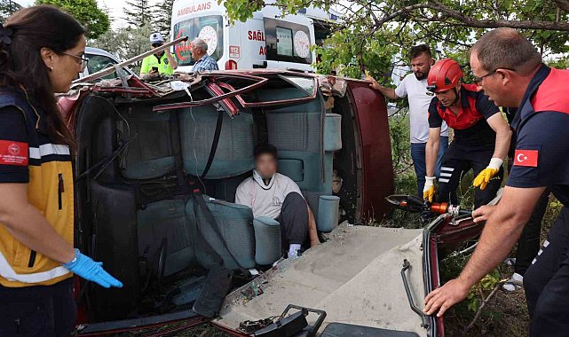 Sınava yetişmek isterken kaza yaptılar: 3 yaralı