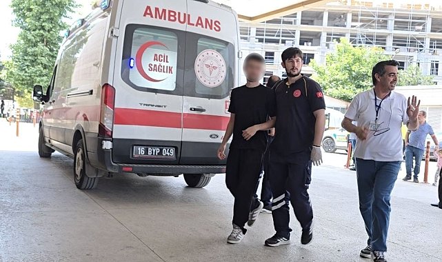 Sınavda rahatsızlanan genç ambulansla hastaneye sevk edildi