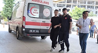 Sınavda rahatsızlanan genç ambulansla hastaneye sevk edildi