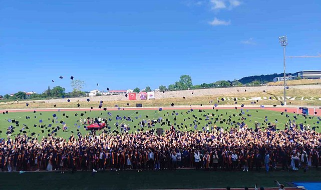 Sinop Üniversitesi'nde mezuniyet coşkusu