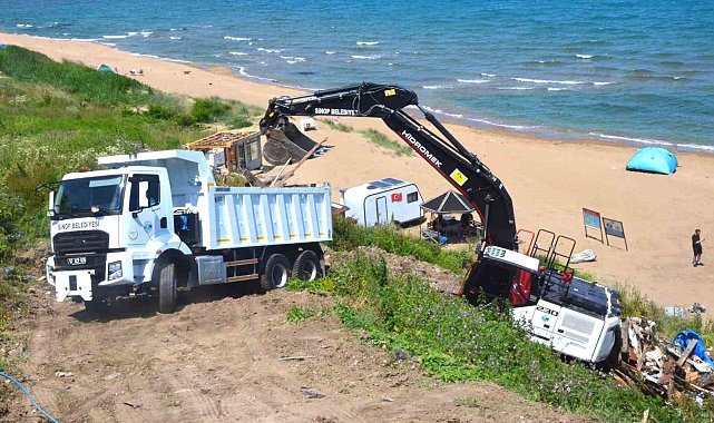 Sinop'ta sahildeki kaçak yapılara yıkım operasyonu