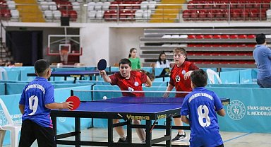Sivas'ta masa tenisi rüzgarı