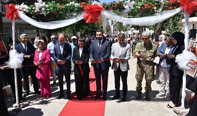 Siverek'te hayat boyu öğrenme haftasında el emeği ürünler sergilendi
