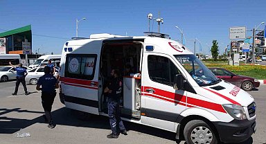 Sivil polis aracı ile motosiklet çarpıştı: 1 yaralı