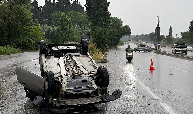 Söke Kuşadası yolu üzerinde otomobil takla attı