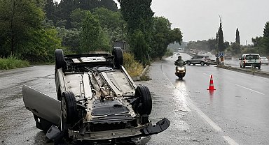 Söke Kuşadası yolu üzerinde otomobil takla attı