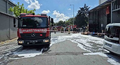 Sultangazi'de boyaların depolandığı alanda yangın çıktı