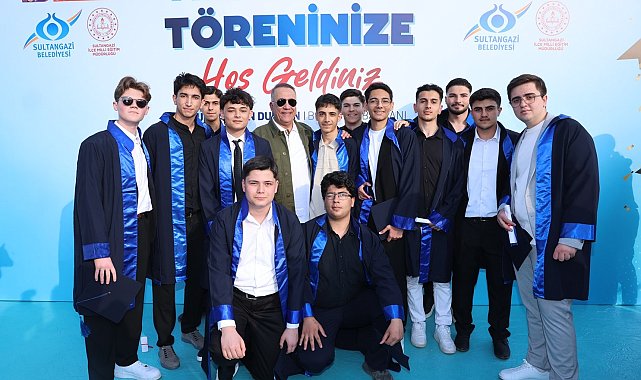 Sultangazi'de lise öğrencilerinin mezuniyet coşkusu