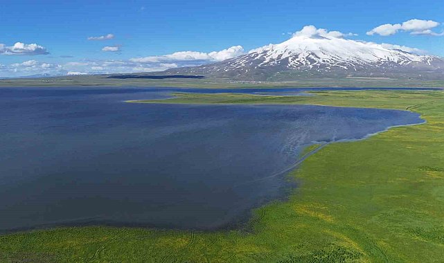 Süphan Dağı'nın eteklerindeki saklı cennet: Cil Gölü mest ediyor