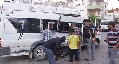 Tarım işçilerini taşıyan iki minibüs çarpıştı: 5 yaralı