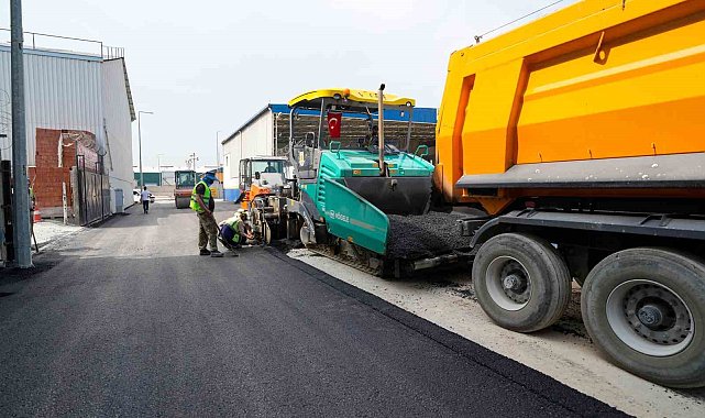 Tarsus'ta 23 sokakta sıcak asfalt çalışması