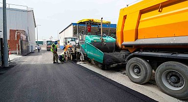 Tarsus'ta 23 sokakta sıcak asfalt çalışması