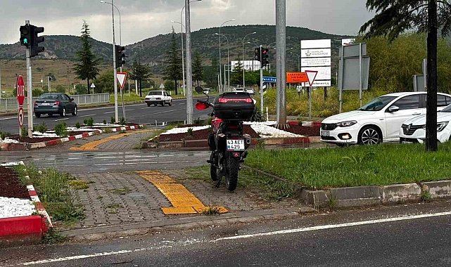 Tavşanlı'da otomobille çarpışan motosikletli yaralandı