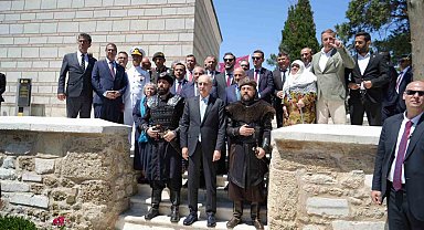 TBMM Başkanı Kurtulmuş Gelibolu'da: Gazi Süleyman Paşa Türbesi'nde Alplerin nöbet değişimi büyüledi