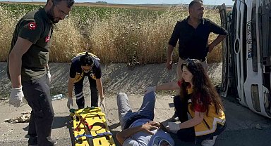 Tekirdağ'da moloz yüklü kamyon devrildi