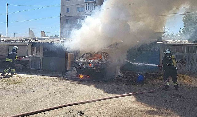 Tekirdağ'da otomobil ve garaj küle döndü