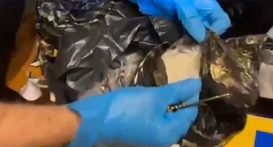Ticari taksinin motor bölümünde 710 gram metamfetamin!