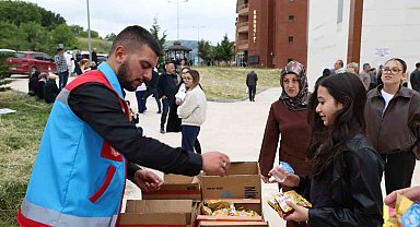 Tokat Belediyesi YKS maratonunda gençleri ve ailelerini yalnız bırakmadı
