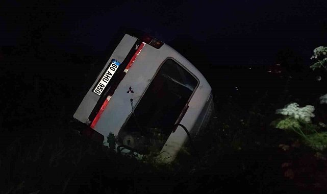 Tokat'ta minibüs takla attı: 1 yaralı