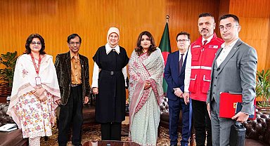 Türk Kızılay Genel Başkanı Yılmaz, Bangladeş'te Arakanlı mültecilerin kamplarını ziyaret etti