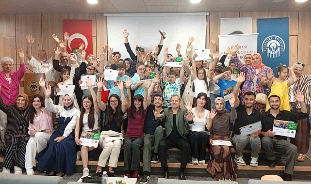 Türkiye Down Sendromu Derneği ve Veteran Hentbolcular Derneği'nden anlamlı sertifika töreni